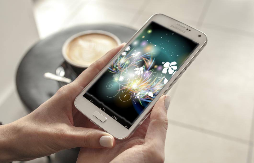 Glowing Flowers Live Wallpaper